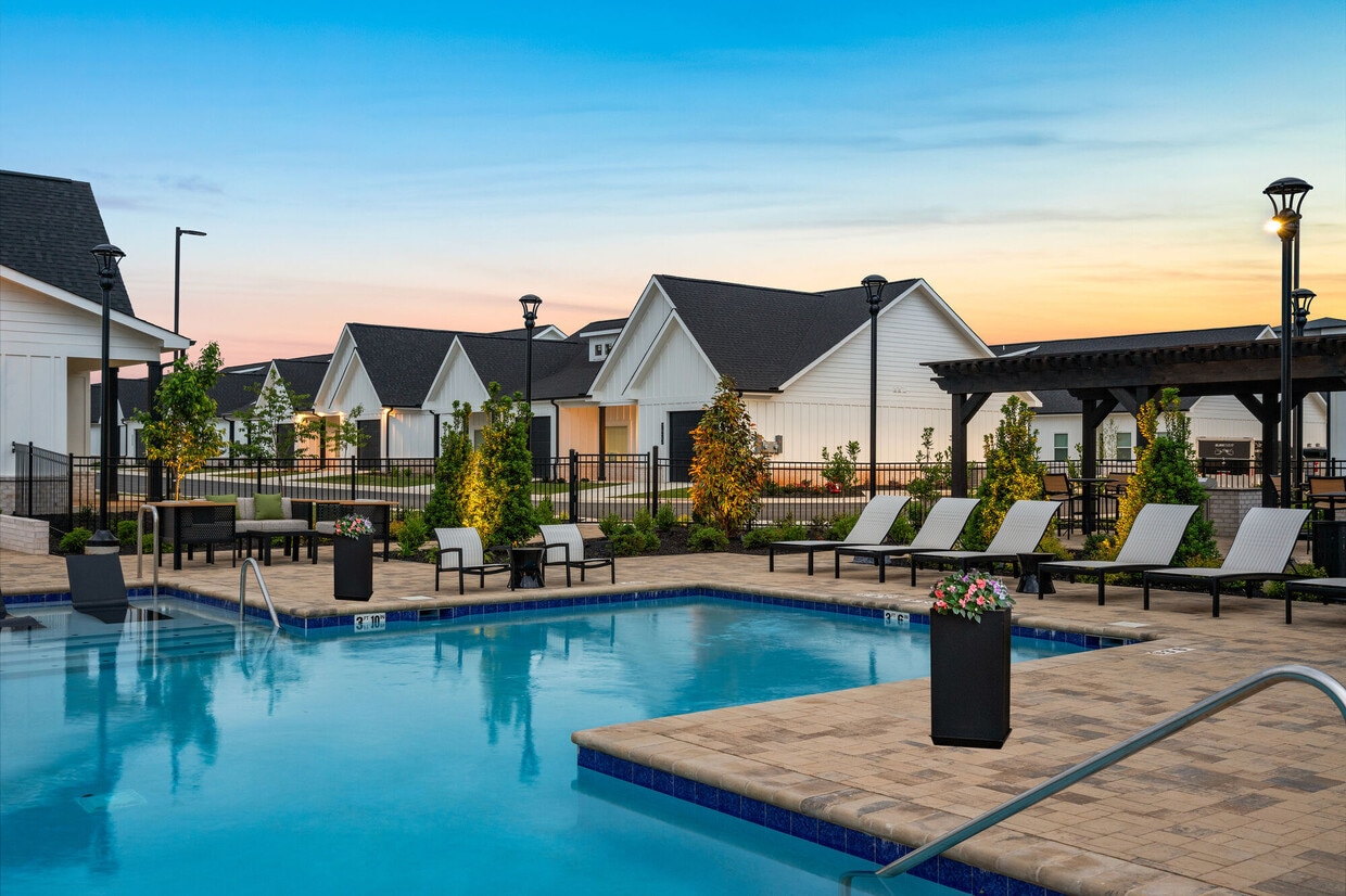 Primary Photo - Villas at Capital Twenty