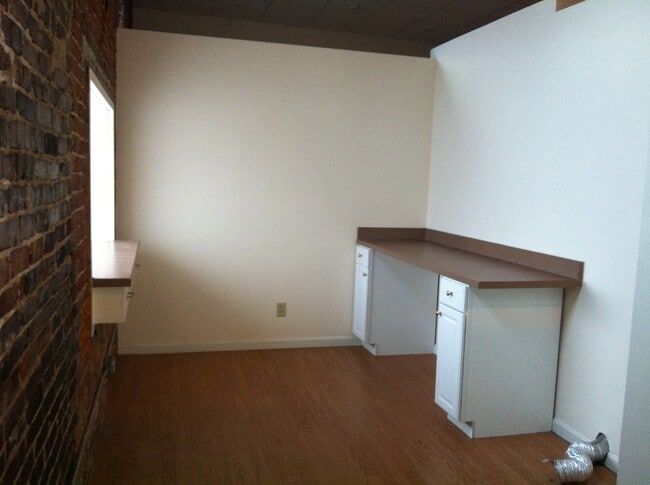 Building Photo - 413 Locust St