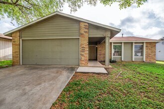 Building Photo - 1014 Cloverbrook St
