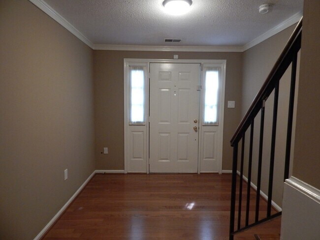 Photo - Fabulous TH with Garage! Great Location! Townhome