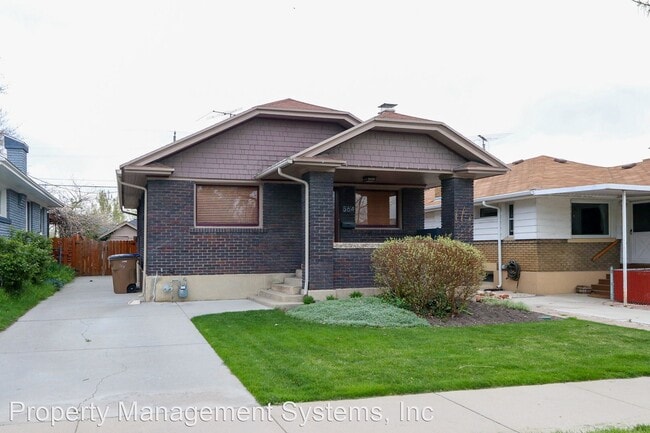 Building Photo - 2 br, 1 bath House - 564 E. Redondo Ave. (...