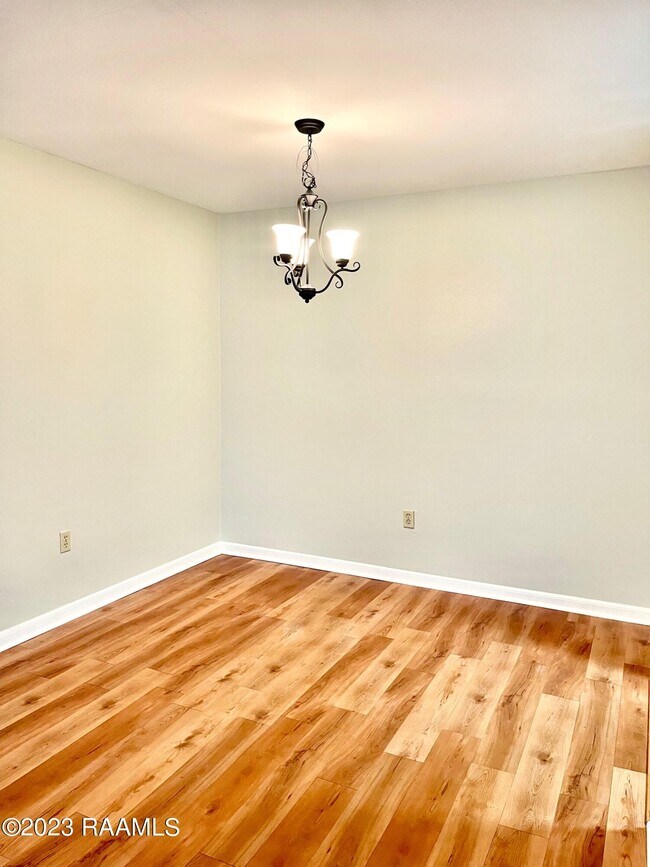 Foto del edificio - 701 S College Rd