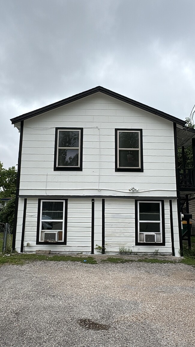 Building Photo - 702 Rosedale St