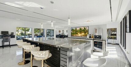 Building Photo - The Palms Apartments