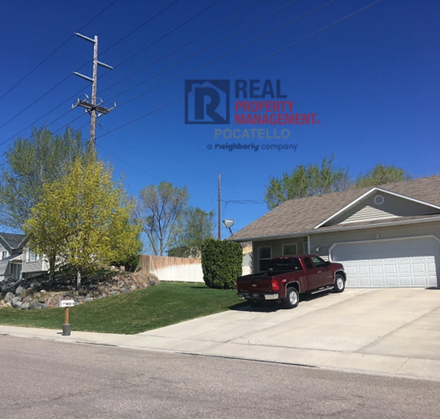 Primary Photo - 1320 E Cedar St