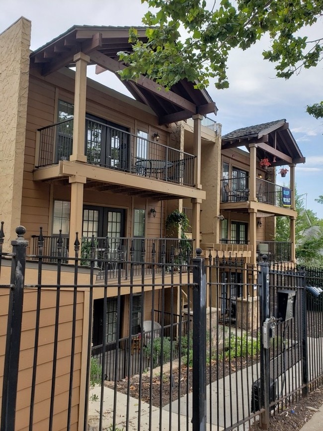 Building Photo - 4727 Jarboe St