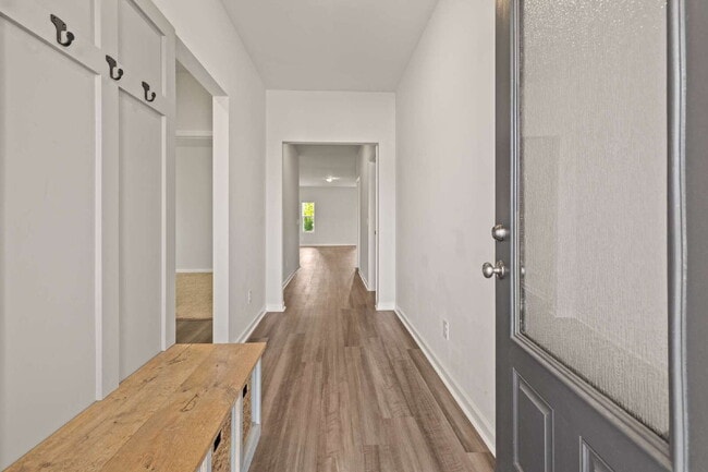 Building Photo - "Charming 3-Bed 2-Bath Residence in Telfai...
