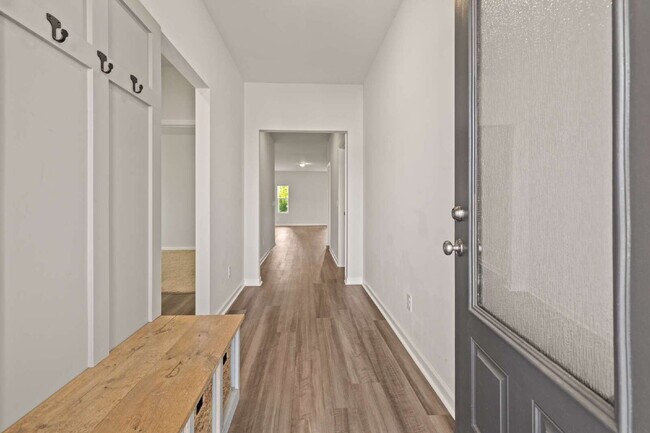 Foto del edificio - "Charming 3-Bed 2-Bath Residence in Telfai...