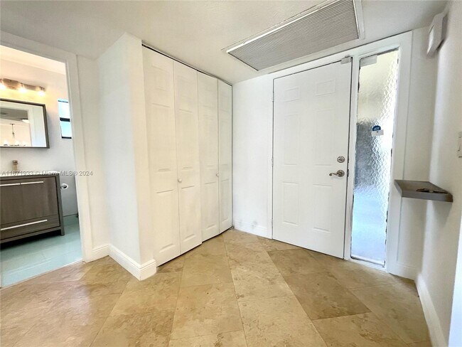 Building Photo - 3709 Cocoplum Cir