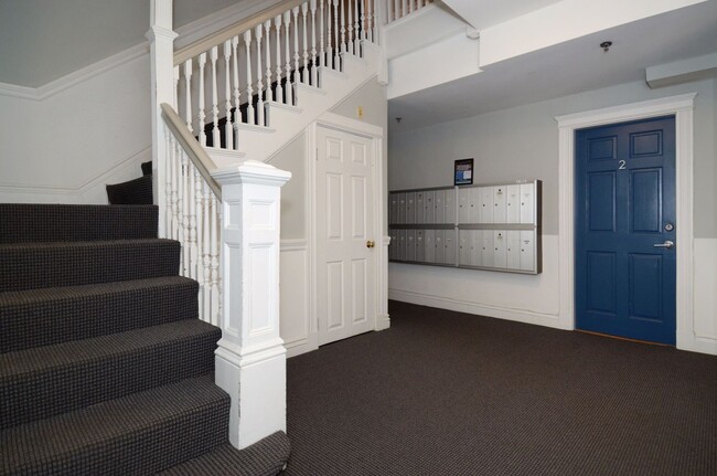 Foto del edificio - Nicely maintained, inexpensive studio in a...