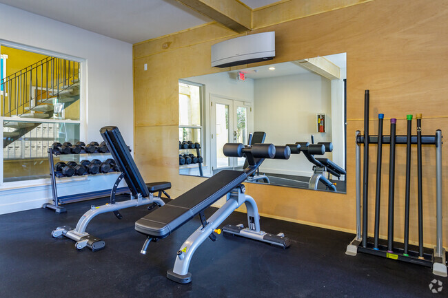 Fitness Center - Cambridge House Apartments