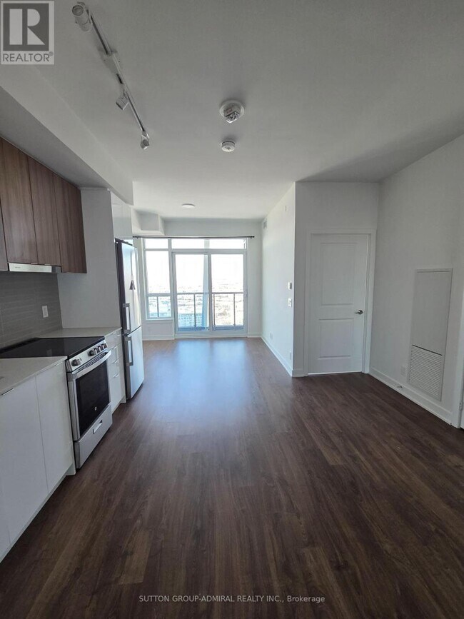 Building Photo - 50 Upper Mall Wy