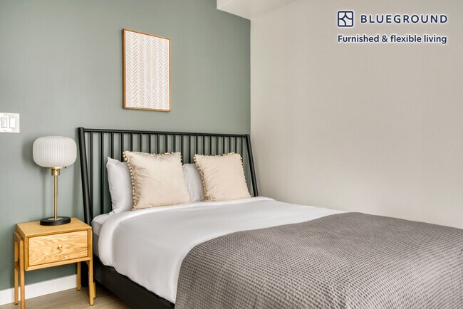 Foto del edificio - 704 Spring St