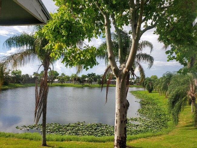 Building Photo - 2000 S Main St