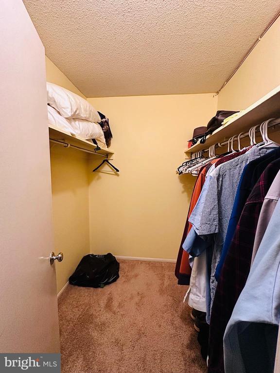 Foto del edificio - 8370 Greensboro Dr