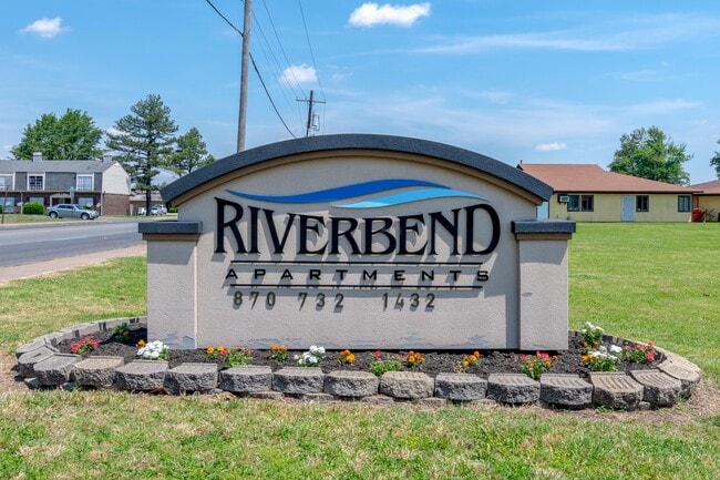 Building Photo - Riverbend Apartments