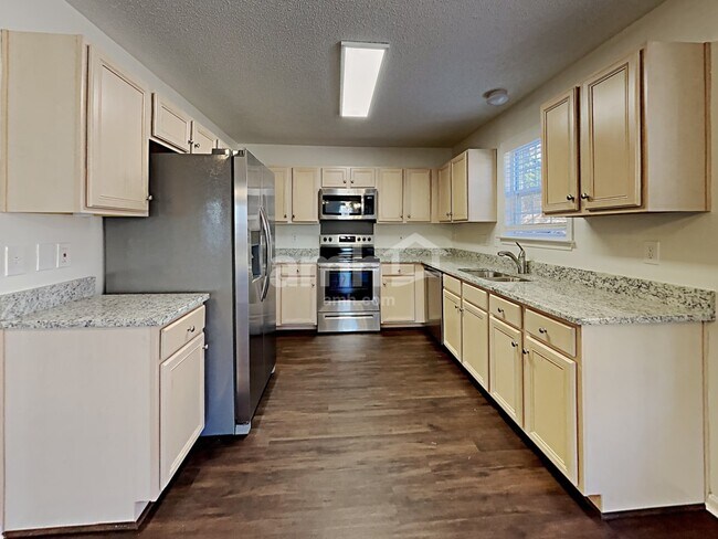 Building Photo - 2112 Coral Berry Ln