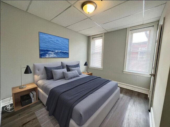 Building Photo - Refreshed 3BR/1BA Cozy Home with Porch & Fenced Yard!