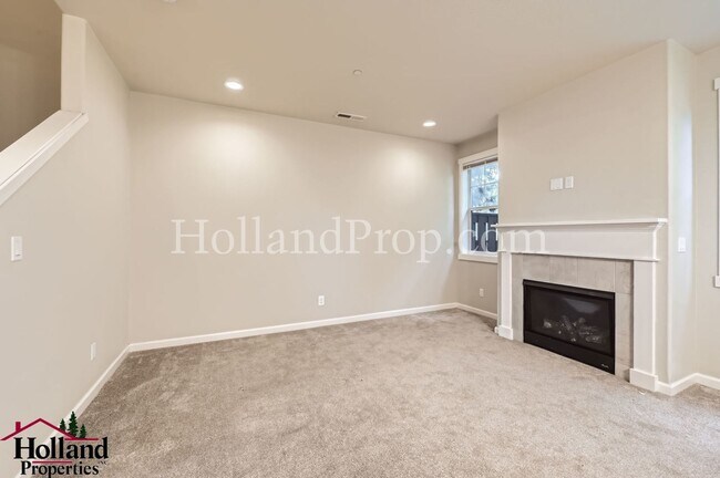 Building Photo - MOVE IN READY!!  and RECEIVE A RENT CREDIT!!