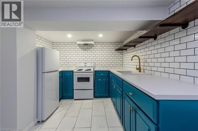 Photo du bâtiment - 257 E 17th St