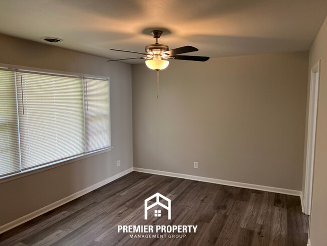 Foto del edificio - Newly Renovated 3-Bedroom Home for Rent in Huntsville, AL - Hardwood Floors & Fenced Backyard