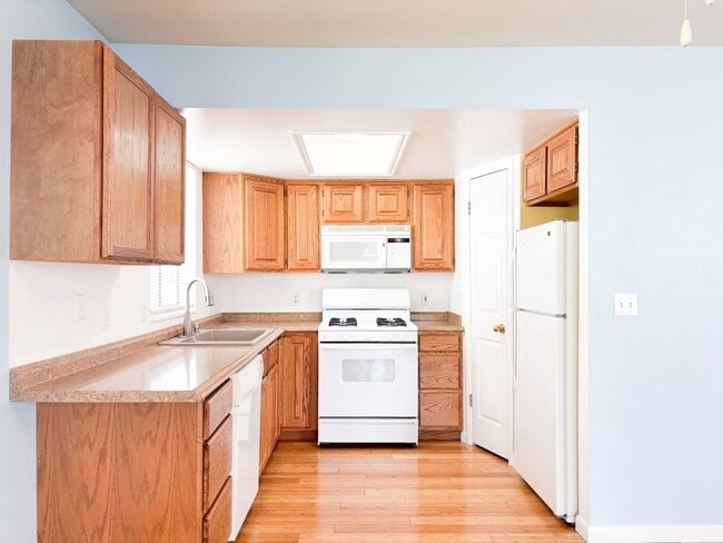 Building Photo - 2 BR/1BA | Newly Renovated Condo | In Orem!