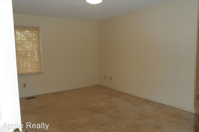 Building Photo - 2 br, 1 bath House - 2200 A Caroline Dr