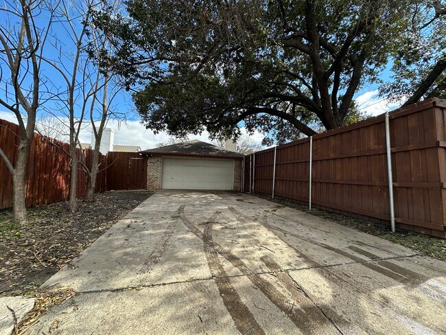 Foto del edificio - 3011 Lockmoor Ln