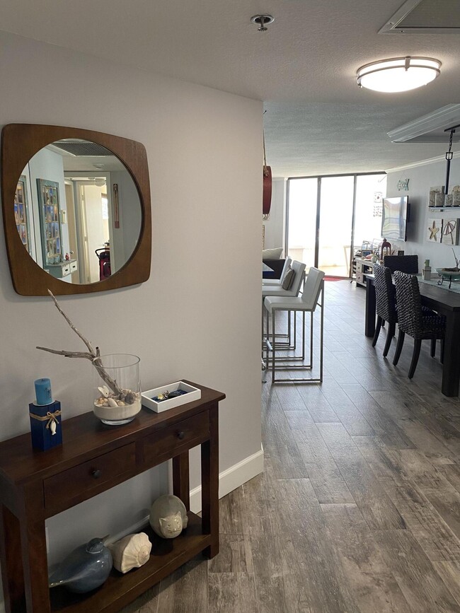 Building Photo - 9950 S Ocean Dr