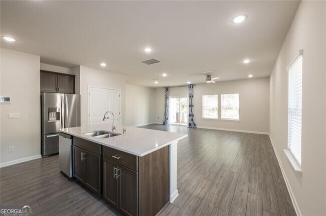Foto del edificio - 345 Timberland Ave