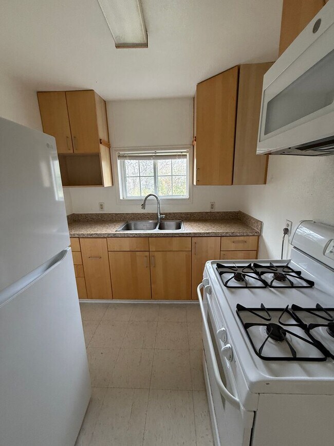 Foto del edificio - Rare 2/1 w/ Basement in Cherrywood!