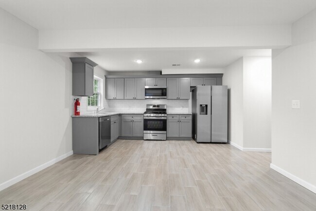 Foto del edificio - 173 Oakwood Pl