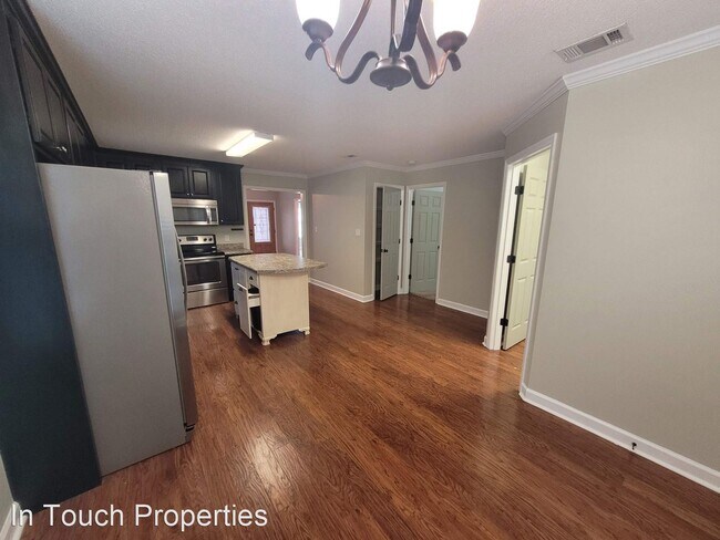 Building Photo - 3 br, 2 bath House - 4121 Barrington Dr