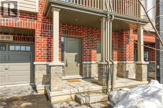 Building Photo - 19 Picardy Dr