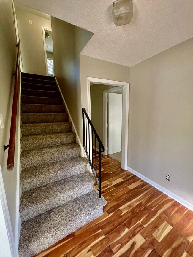 Building Photo - Welcome to view, a charming 4-bedroom, 2-bathroom home located in the heart of Charlotte, NC.