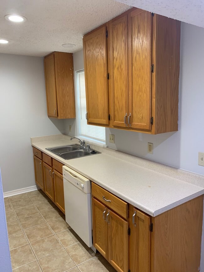 kitchen - 2509 Giuffrias Ave