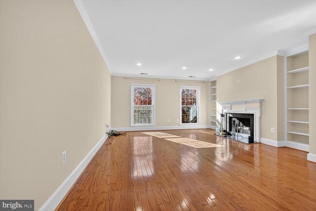 Building Photo - 3291 Sutton Pl NW