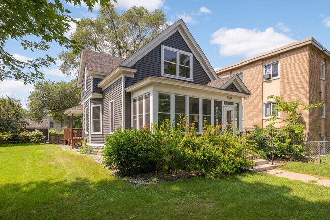 Foto del edificio - 3324 Bloomington Ave