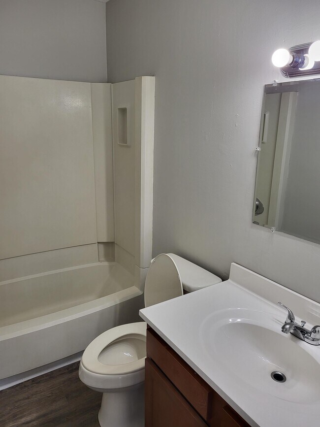 Foto del edificio - 136 Spring Cir Dr