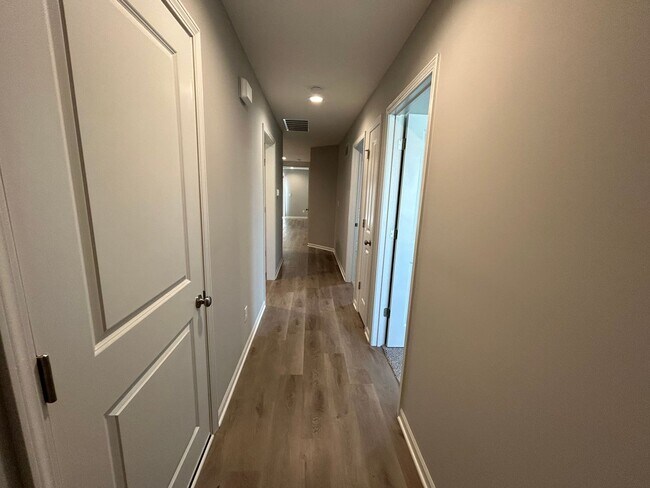 Foto del edificio - 611-613 Fall Meadow