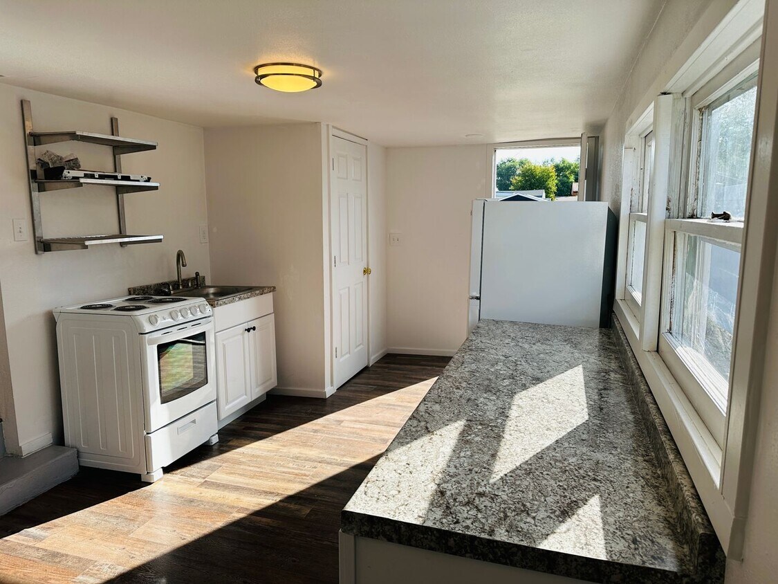 Foto principal - 415 16th St W