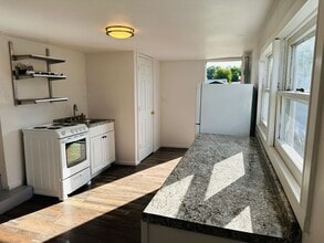 Building Photo - 415 16th St W