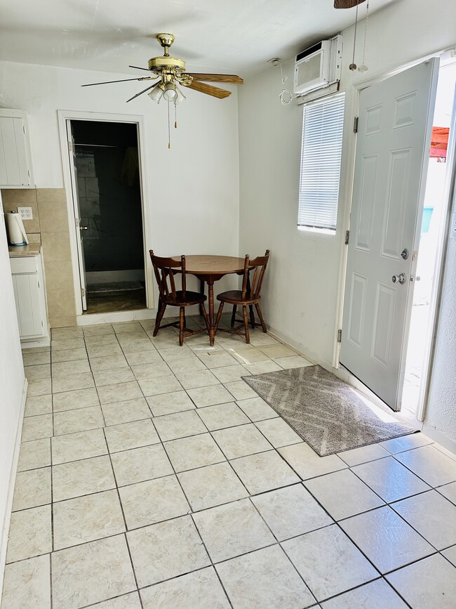 Building Photo - 3648 W Cheryl Dr