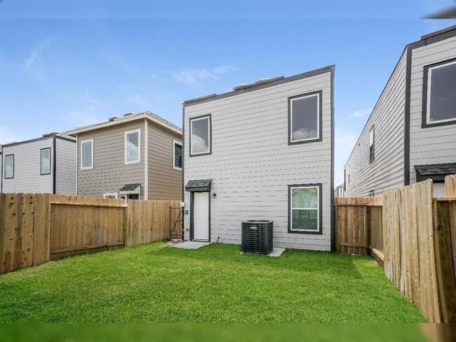 Building Photo - 15308 Estrella Rd E