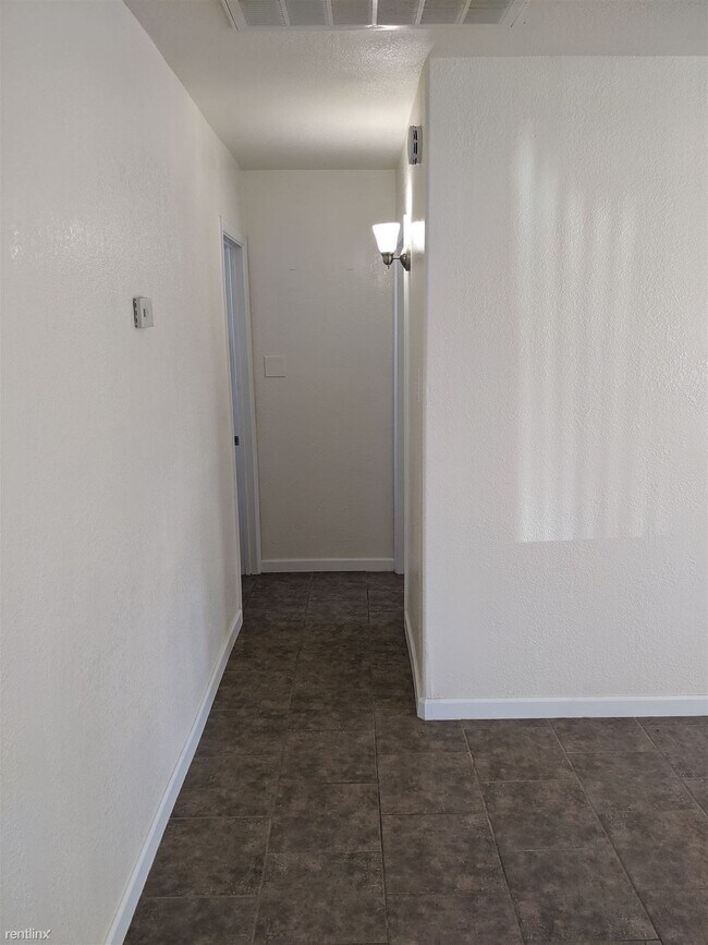 Building Photo - 1118 E Turney Ave