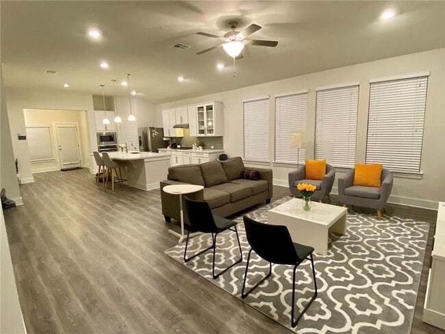 Foto del edificio - 15700 Apex Plaza