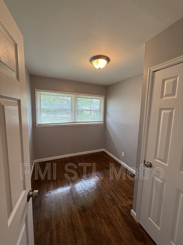 Building Photo - 10435 Balmoral Dr