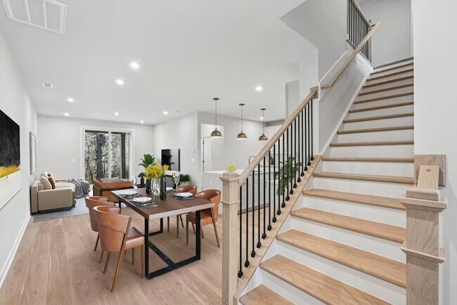 Foto del edificio - 228 Oak Summit Pl