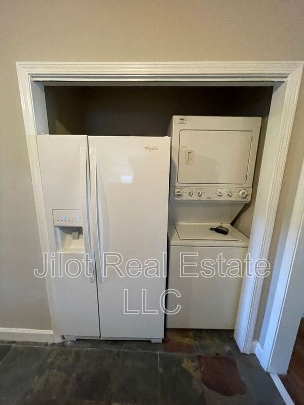 Building Photo - 2855 Monticello Pl