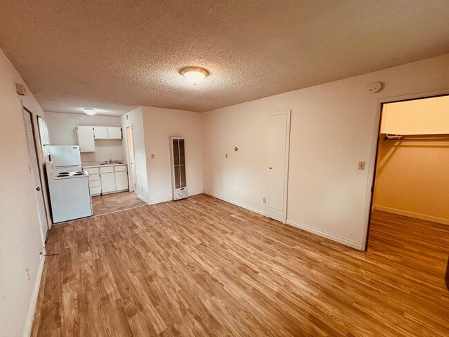 Building Photo - Buchanan-4 plex